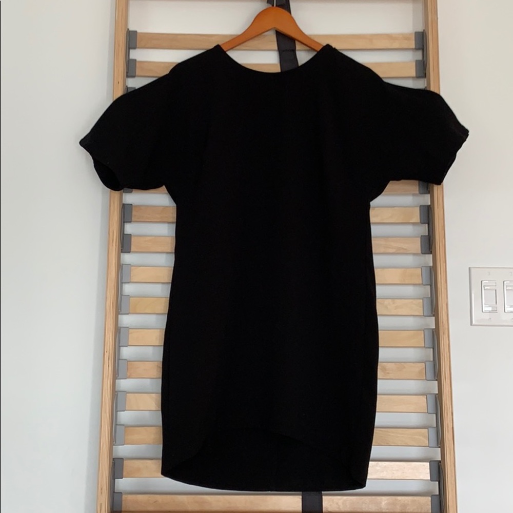 Forever 21 loose black dress with open back Medium